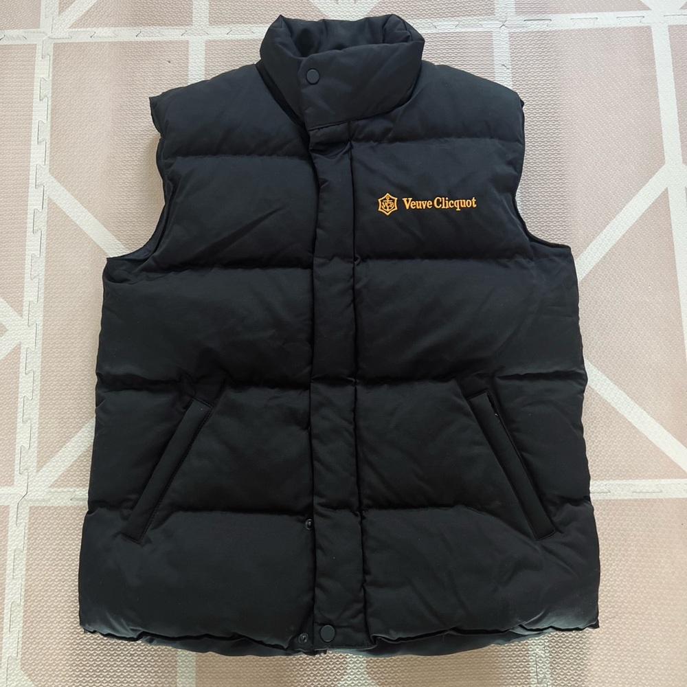 VEUVE CLICQUOT CHAMPAGNE Mens' Black Puffer Ski Vest